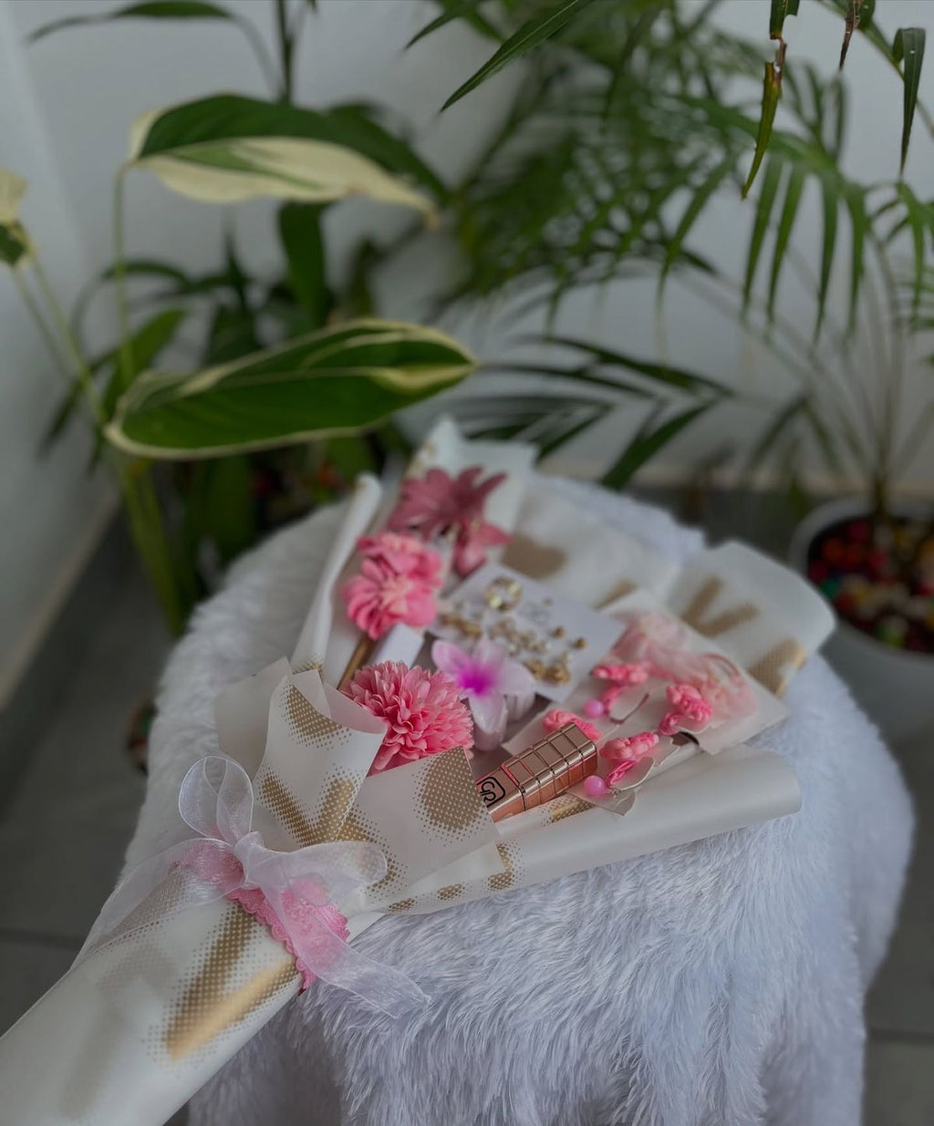 Blush Bloom – Premium Accessories Gift Bouquet